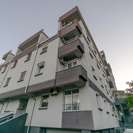 סקופיה One Bedroom Apartment With Private Parking מראה חיצוני תמונה