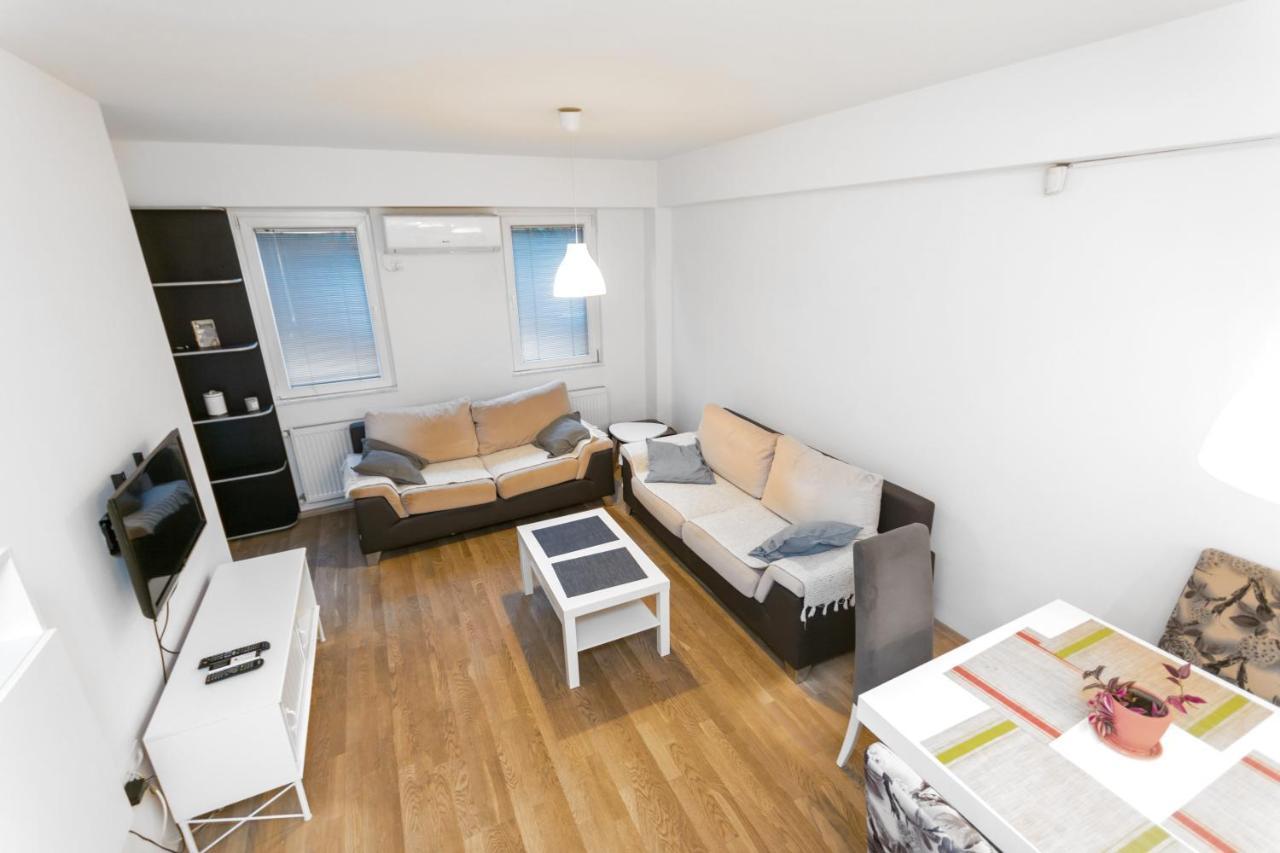 סקופיה One Bedroom Apartment With Private Parking מראה חיצוני תמונה