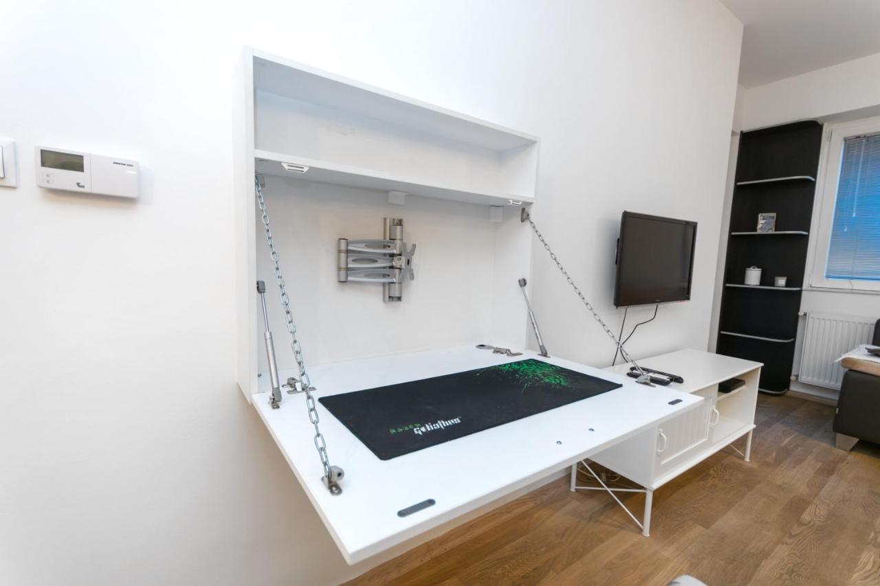 סקופיה One Bedroom Apartment With Private Parking מראה חיצוני תמונה