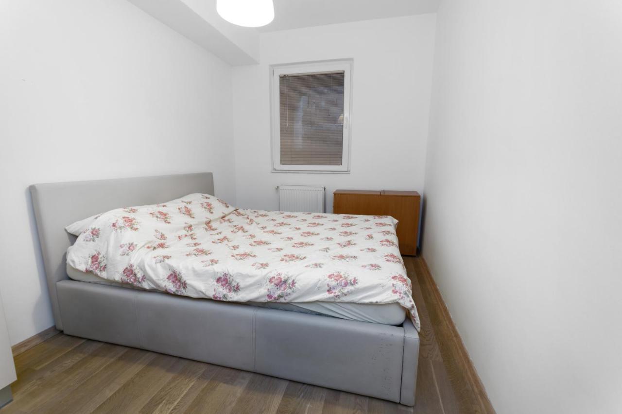 סקופיה One Bedroom Apartment With Private Parking מראה חיצוני תמונה